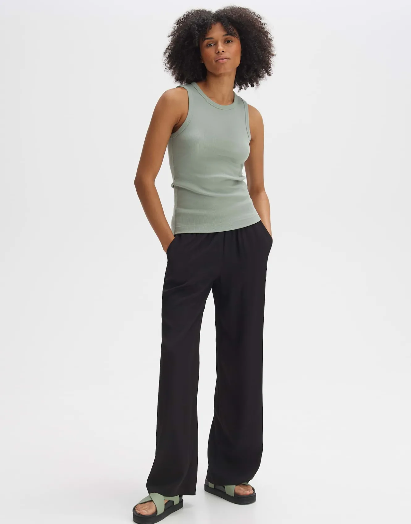 tank_top_ilesso_grn_online_bestellen_4-2.webp OPUS Tank Top Ilesso Grün Online Bestellen^Damen Basics | Shirts
