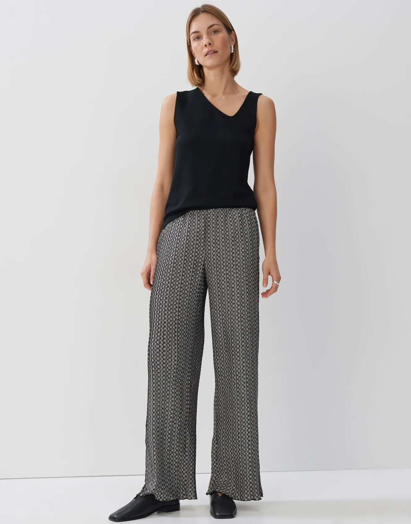 top_kitani_schwarz_online_bestellen_0.webp OPUS Top Kitani Schwarz Online Bestellen^Damen Shirts