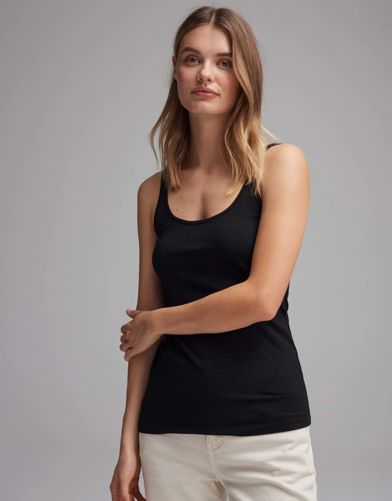 trgertop_ina_schwarz_online_bestellen_1.webp OPUS Trägertop Ina Schwarz Online Bestellen^Damen Basics | Shirts