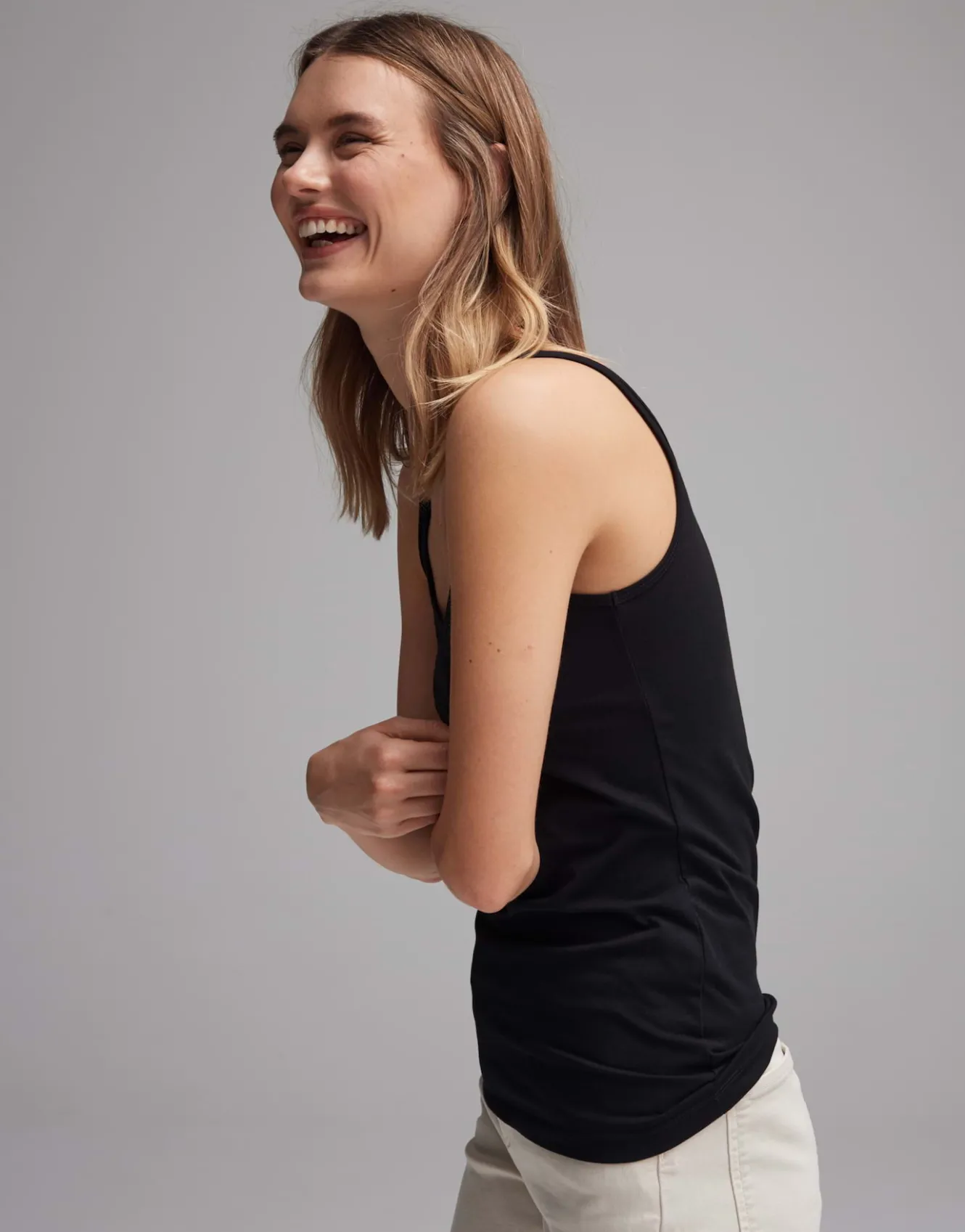 trgertop_ina_schwarz_online_bestellen_3.webp OPUS Trägertop Ina Schwarz Online Bestellen^Damen Basics | Shirts