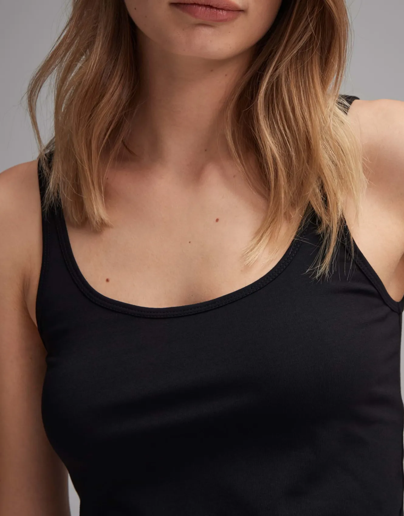 trgertop_ina_schwarz_online_bestellen_4.webp OPUS Trägertop Ina Schwarz Online Bestellen^Damen Basics | Shirts