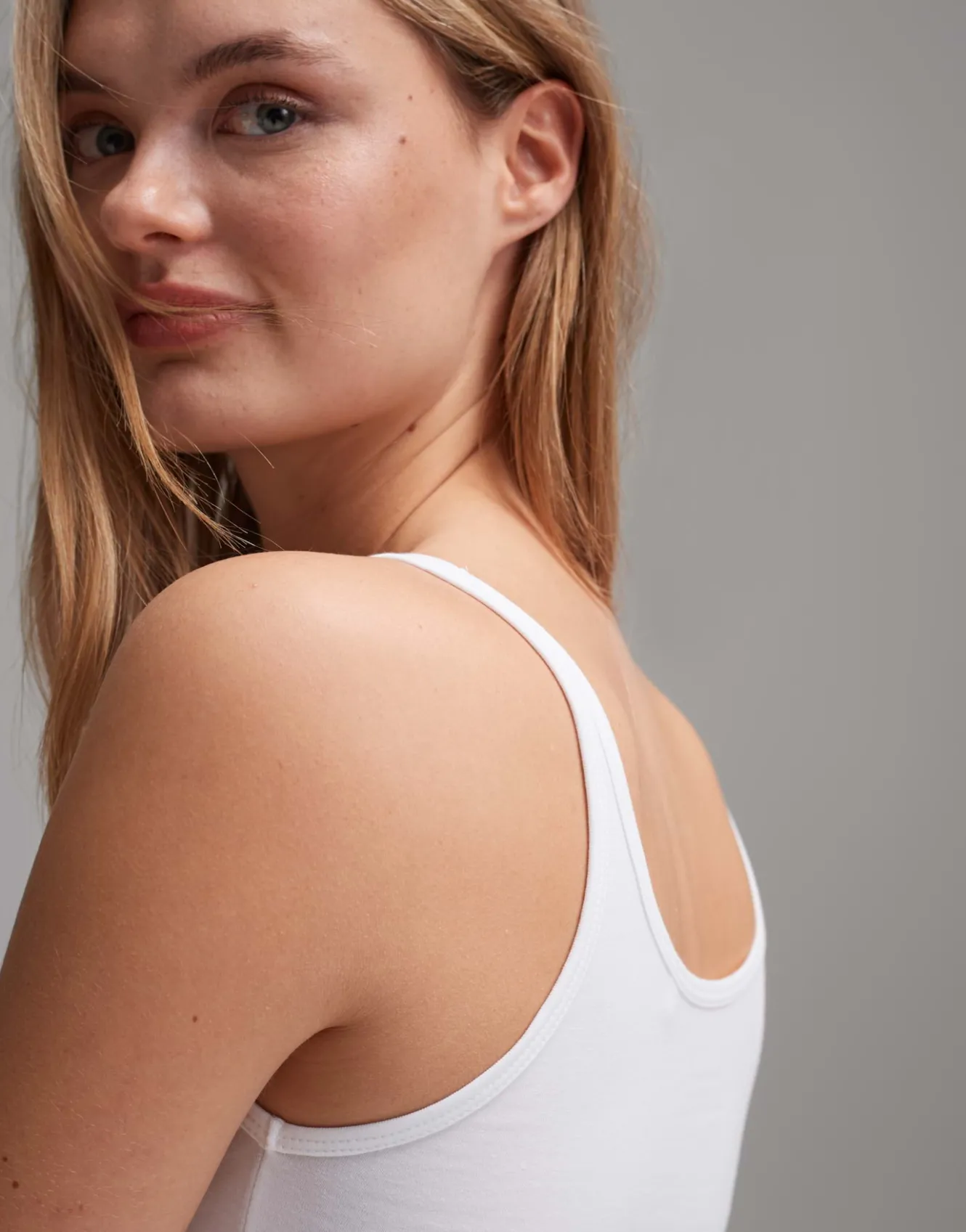 trgertop_ina_wei_online_bestellen_3-2.webp OPUS Trägertop Ina Weiß Online Bestellen^Damen Basics | Shirts