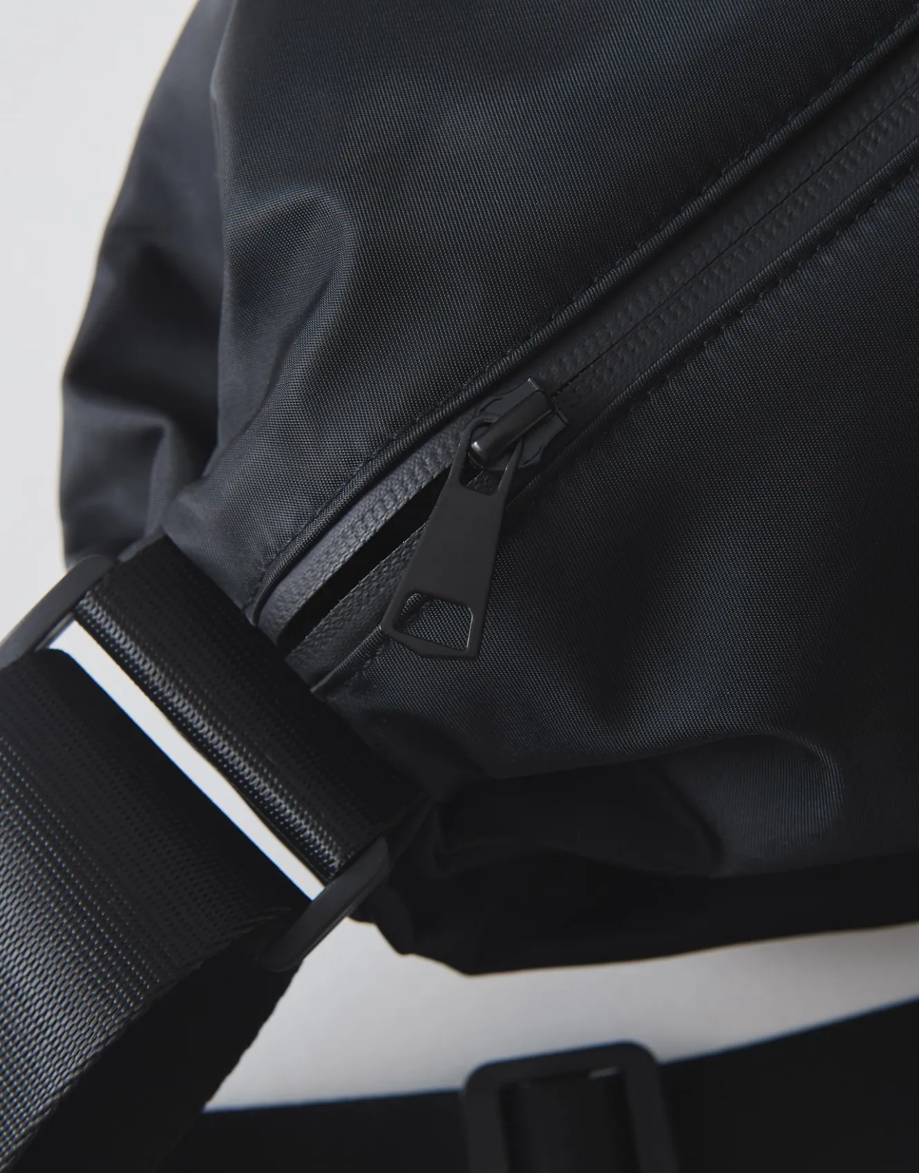 umhngetasche_aflema_bag_schwarz_online_bestellen_6.webp OPUS Umhängetasche Aflema Bag Schwarz Online Bestellen^Damen Accessoires