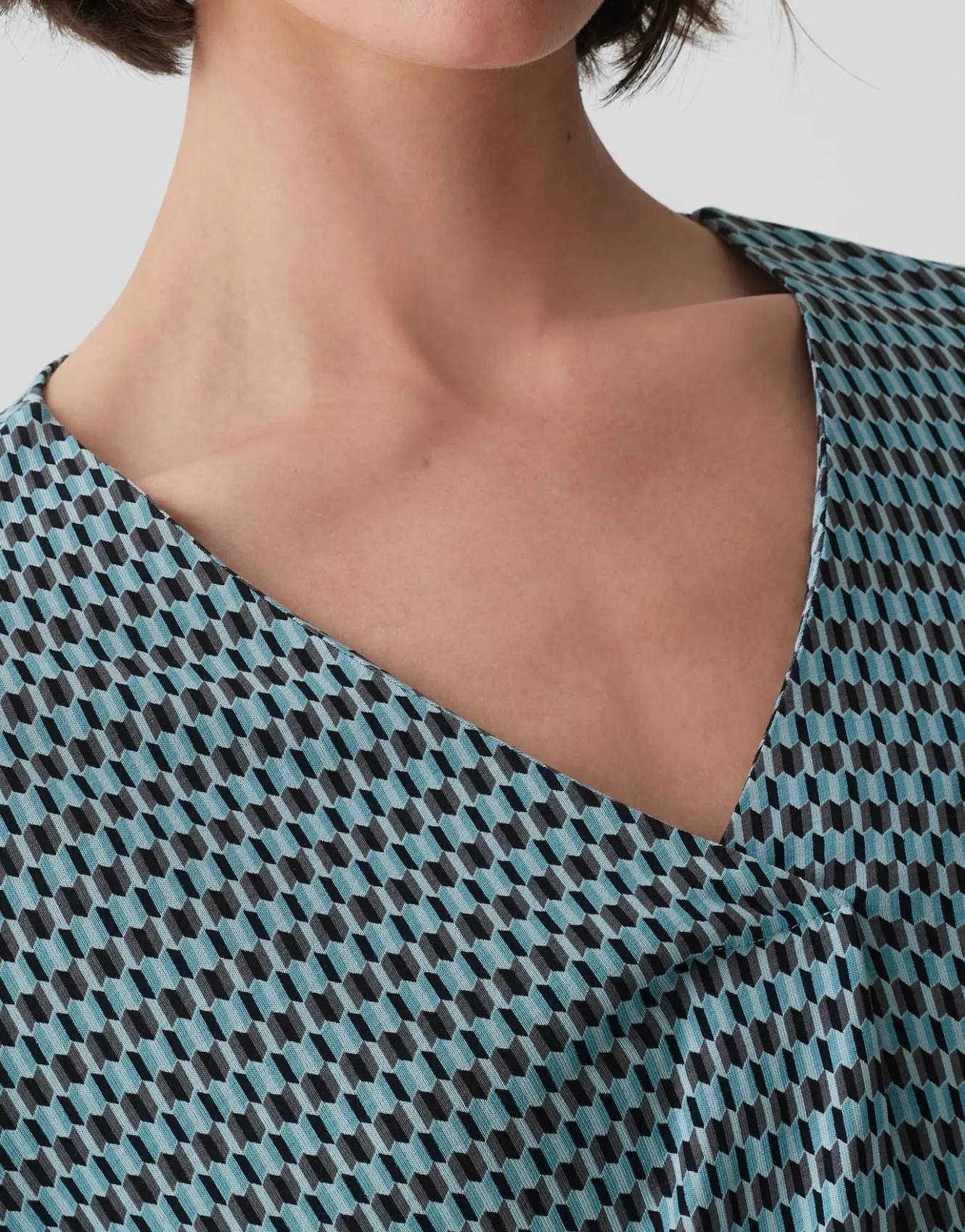 vshirt_sannah_tradition_blau_online_bestellen_4.webp OPUS V-Shirt Sannah Tradition Blau Online Bestellen^Damen Shirts