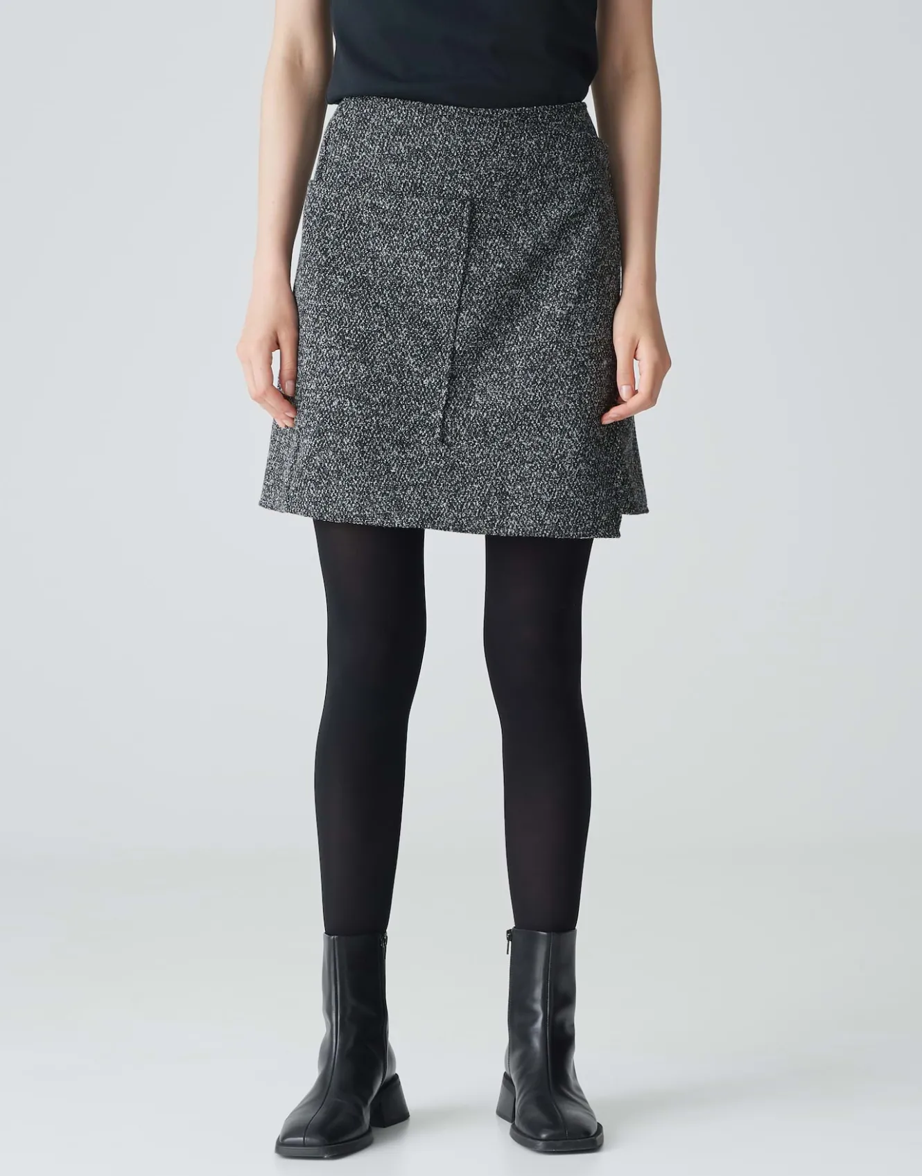 wickelrock_roani_boucle_schwarz_online_bestellen_1.webp OPUS Wickelrock Roani Boucle Schwarz Online Bestellen^Damen Röcke