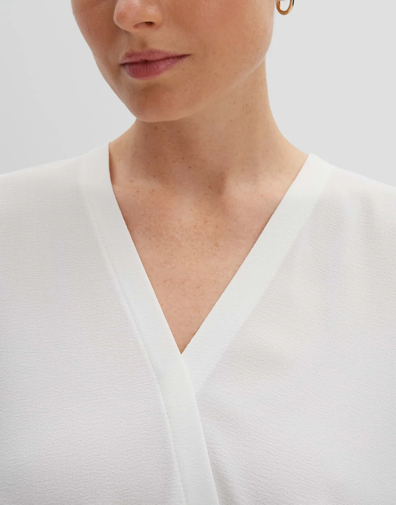 wickelshirt_ketana_wei_online_bestellen_3.webp OPUS Wickelshirt Ketana Weiß Online Bestellen^Damen Shirts