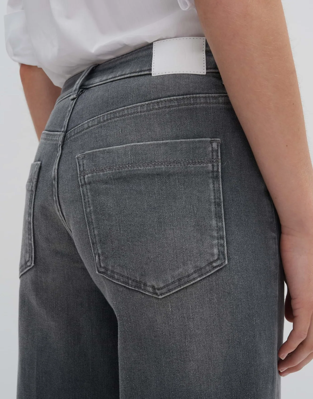 wide_leg_jeans_cellma_iconic_grau_online_bestellen_4.webp OPUS Wide Leg Jeans Cellma Iconic Grau Online Bestellen^Damen Jeans