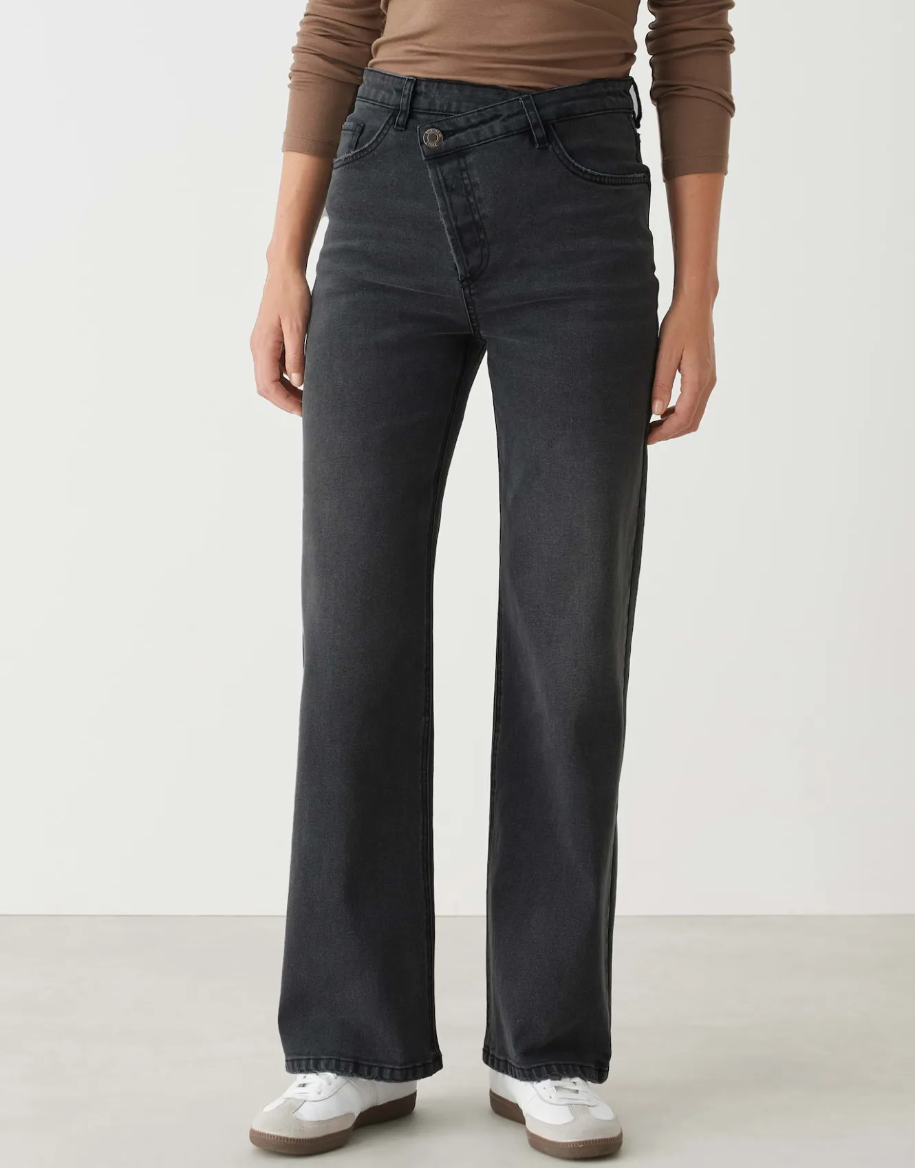 wide_leg_jeans_marli_crisscross_grau_online_bestellen_1.webp OPUS Wide Leg Jeans Marli Crisscross Grau Online Bestellen^Damen Jeans