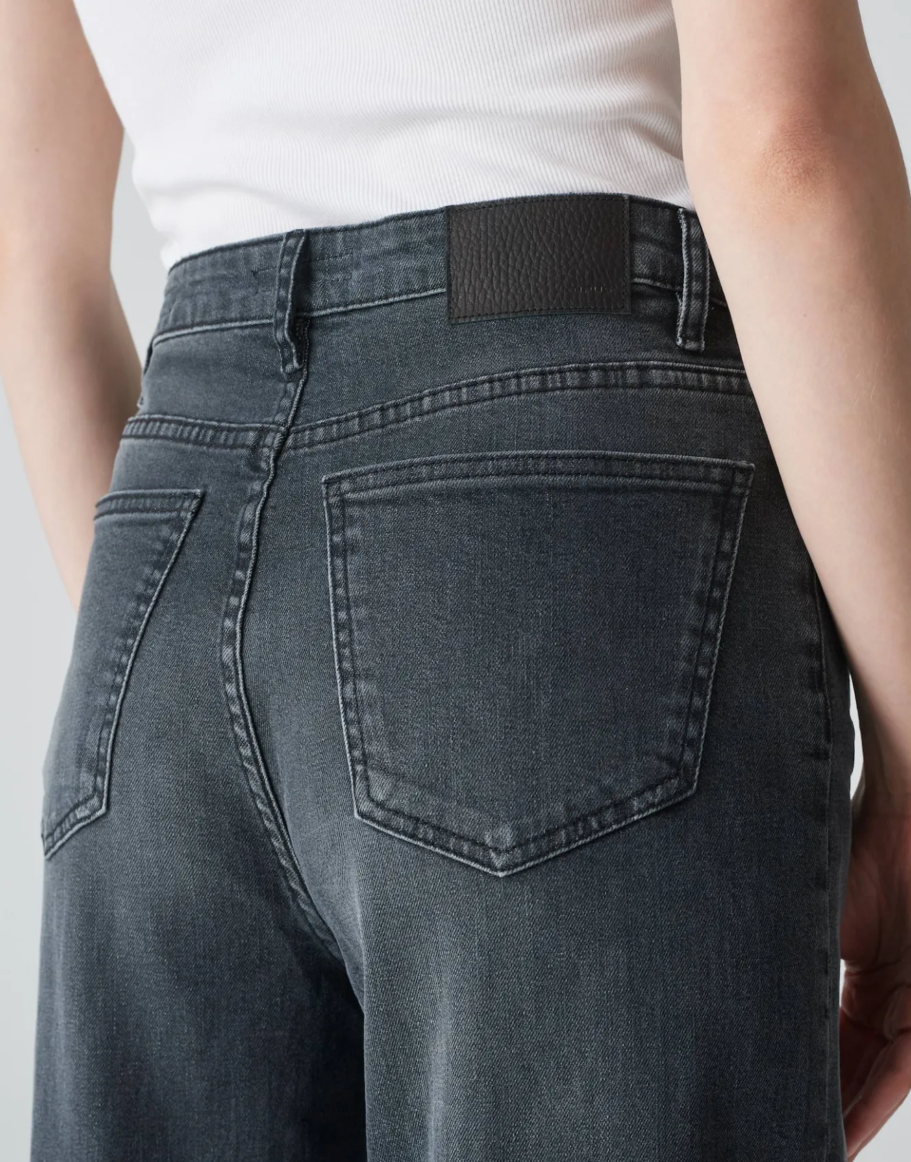 wide_leg_jeans_marli_turn_up_grau_online_bestellen_4.webp OPUS Wide Leg Jeans Marli Turn Up Grau Online Bestellen^Damen Jeans