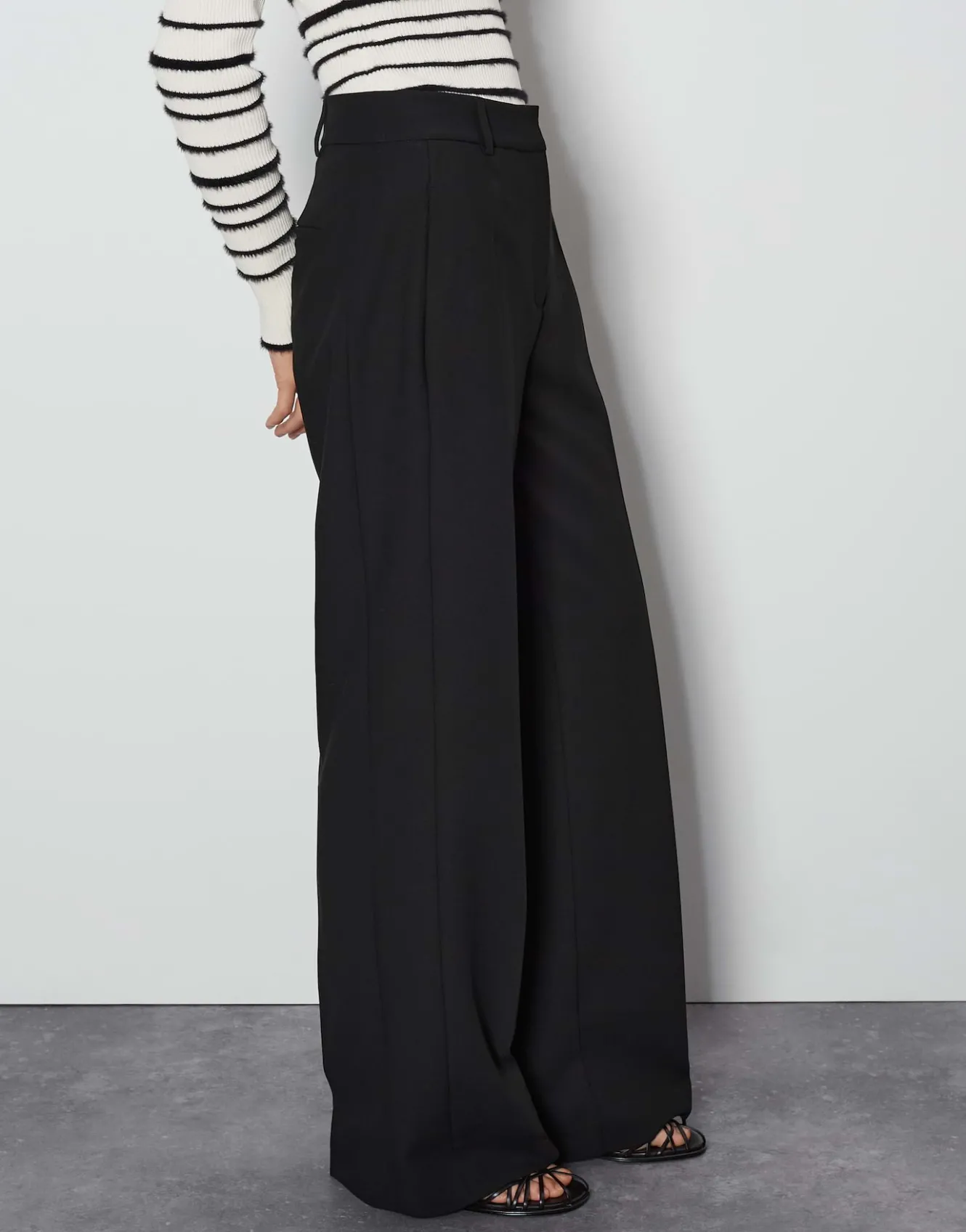 wide_leg_pants_catsby_detail_schwarz_online_bestellen_3.webp OPUS Wide Leg Pants Catsby Detail Schwarz Online Bestellen^Damen Hosen