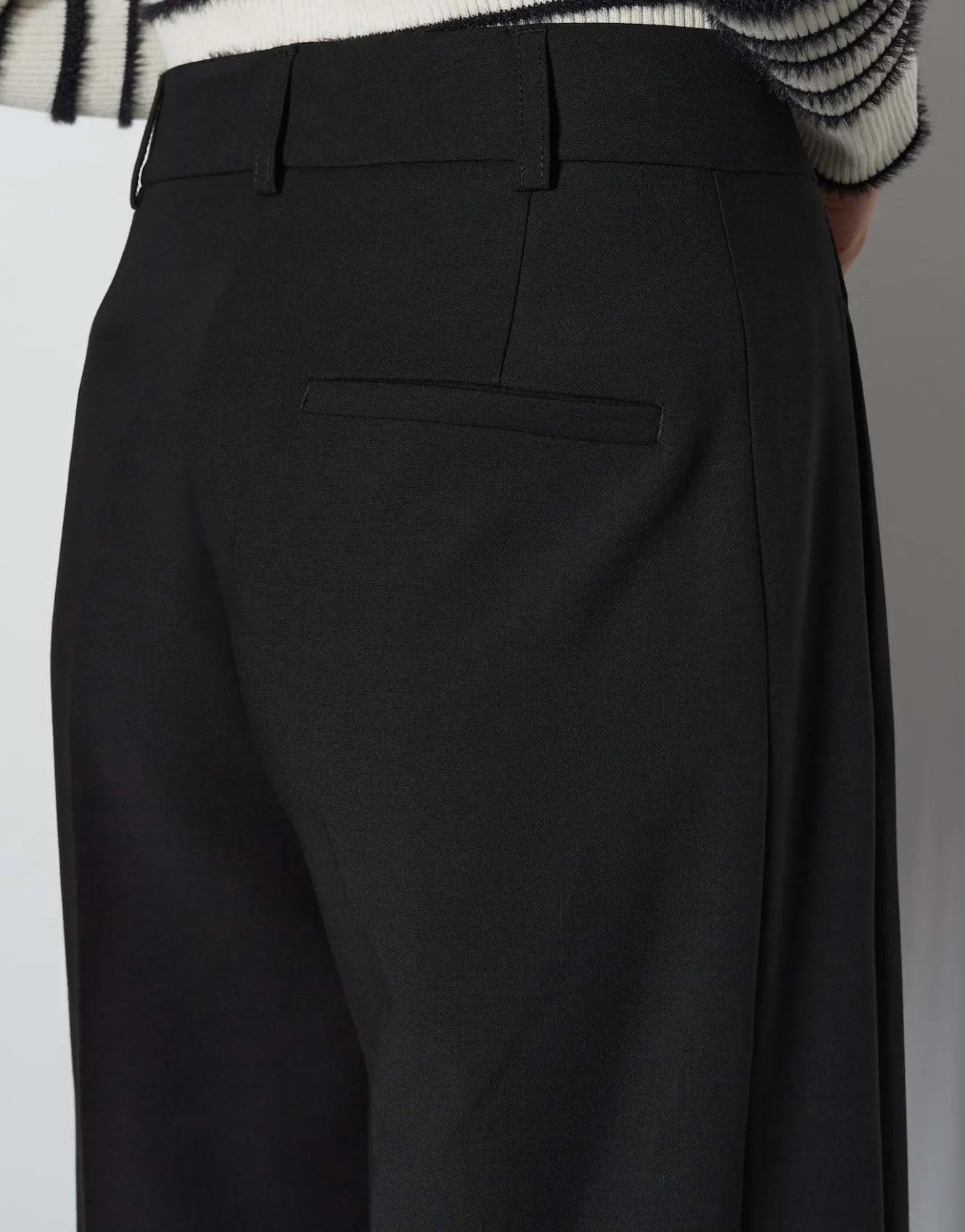 wide_leg_pants_catsby_detail_schwarz_online_bestellen_5.webp OPUS Wide Leg Pants Catsby Detail Schwarz Online Bestellen^Damen Hosen